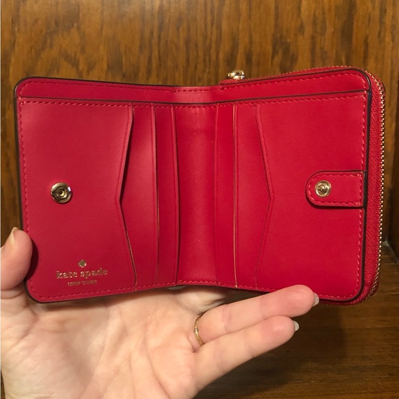 NWT-Kate Spade-Staci-Red & White-Heart Pop Print-Sm Zip Bifold Wallet-Boxed-$139 - Picture 7 of 13